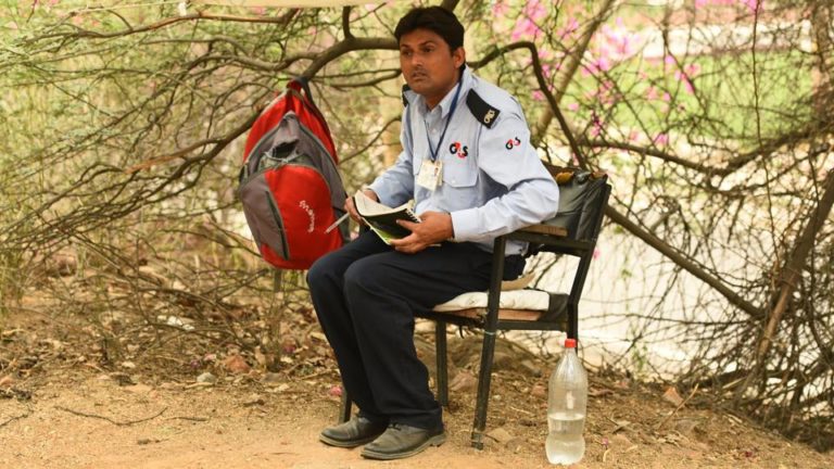 JNUನಲ್ಲಿ ಸೆಕ್ಯುರಿಟಿಯಾಗಿದ್ದುಕೊಂಡು ಅಲ್ಲಿಯೇ ಬಿಎ ರಷ್ಯನ್ ಪ್ರವೇಶ ಪರೀಕ್ಷೆಯನ್ನು ಪಾಸು ಮಾಡಿದ ಯುವಕನ ಸ್ಫೂರ್ತಿಯುತ ಯಶೋಗಾಥೆ.