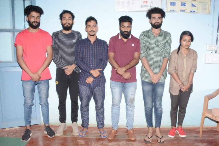 ಹನಿಟ್ರ್ಯಾಪ್ ಆರೋಪದಲ್ಲಿ ಸಿಕ್ಕ ಬಿದ್ದ ಆರು ಜನರು… ಪೊಲೀಸರ ಮೇಲೆ ಗುಂಡು ಹಾರಿಸಿ ಏಒನ್ ಆರೋಪಿ ಪರಾರಿ