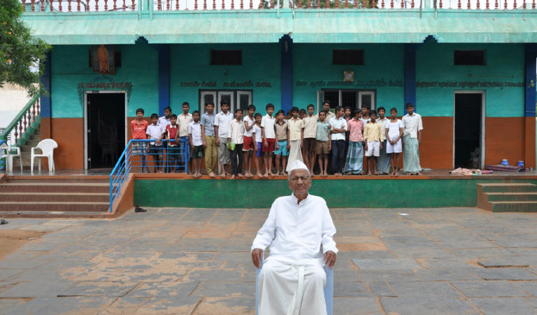 ಸಾವಿರಾರು ಮಕ್ಕಳಿಗೆ ವಿದ್ಯಾದಾನ ಮಾಡಿದ ಕೋಟಿಗೊಬ್ಬ ಶಿಕ್ಷಕ ಅಣ್ಣಿಗೇರಿ ಮಾಸ್ತರರ ಸಾವು: ನಿವೃತ್ತರಾಗದೇ ಅಕ್ಷರ ಕಲಿಸಿದ ಗುರು!