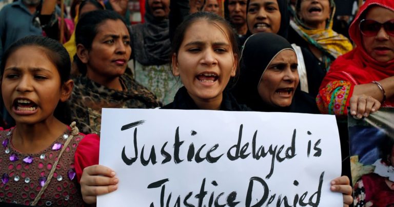 ಚಿನ್ಮಯಾನಂದ್ ವಿರುದ್ಧದ ಪ್ರತಿಭಟನೆಗೆ ಅನುಮತಿ ನಿರಾಕರಣೆ: ಕಾಂಗ್ರೆಸ್ ಮುಖಂಡರ ಬಂಧನ