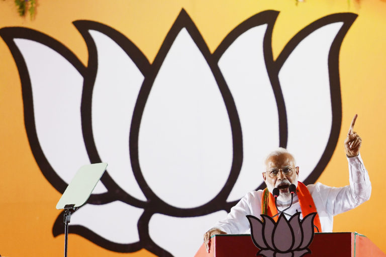 ಭಾರತದ ಪ್ರಜಾಪ್ರಭುತ್ವವನ್ನು ತಲೆಕೆಳಗಾಗಿಸುತ್ತಿರುವುದು ಹೇಗೆ?: ತೀಸ್ತಾ ಸೆಟ್ಲ್‍ವಾಡ್