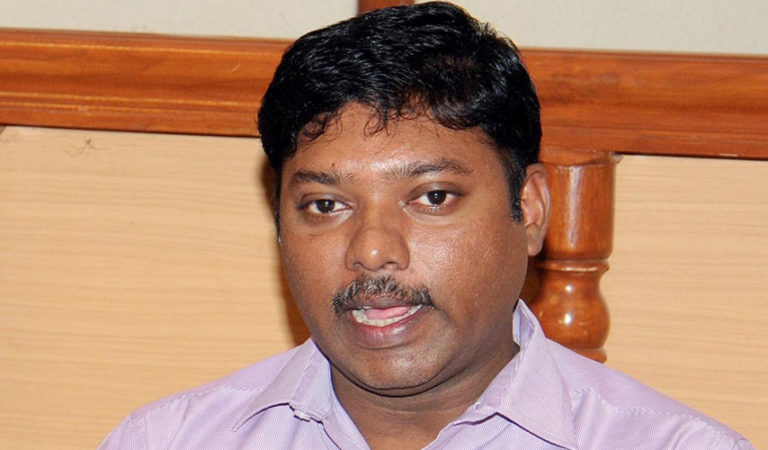 ವೈರಲ್ ಆದ ಐಎಎಸ್ ಅಧಿಕಾರಿ ಸೆಂಥಿಲ್ ಕುರಿತ ಬರಹ: ‘ನಾನು ಕಂಡ ಸಸಿಕಾಂತ್ ಸೆಂಥಿಲ್’ ಬರಹಕ್ಕೆ ನೆಟ್ಟಿಗರು ಥ್ರಿಲ್…