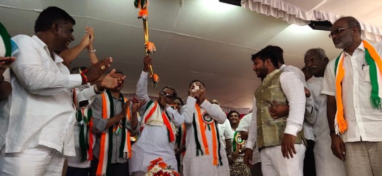 ಜನ ಸ್ವಾಭಿಮಾನಕ್ಕೆ ಬೆಲೆಕೊಟ್ಟು ಸುಮಲತಾ ಅಂಬರೀಶ್ ರನ್ನು ಗೆಲ್ಲಿಸಿದ್ದಾರೆ: ಸಿದ್ದು