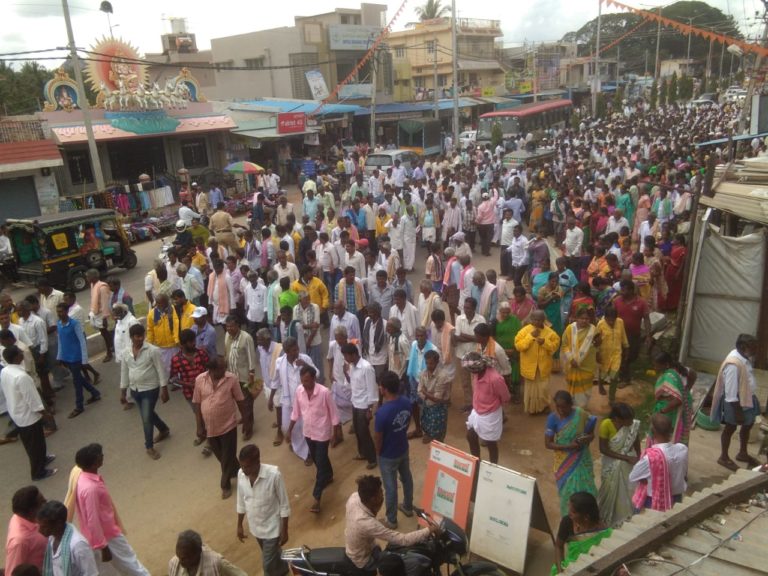 ತೆರಿಗೆರಹಿತ ಹಾಲು & ಹಾಲಿನ ಉತ್ಪನ್ನಗಳ ಆಮದಿಗೆ ವಿರೋಧ : ಕೊರಟಗೆರೆಯಲ್ಲಿ ರೈತರಿಂದ ಬೃಹತ್ ಪ್ರತಿಭಟನೆ