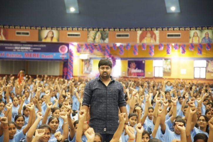 ಎರಡೂವರೆ ಲಕ್ಷ ಹುಡುಗಿಯರಿಗೆ ಪುಂಡಪೋಕರಿಗಳ ವಿರುದ್ಧ ಸ್ವಯಂರಕ್ಷಣೆಯ ತರಬೇತಿ ನೀಡಿದ ಸಾಧಕನಿಗೊಂದು ಸಲಾಂ..