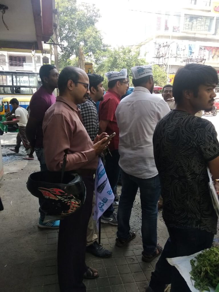 ಸಮಸ್ಯೆ ಪರಿಹಾರಕ್ಕೆ ಆಗ್ರಹಿಸಿ ಪ್ರತಿಭಟನೆ ನಡೆಸಿದ ಆಪ್ ಕಾರ್ಯಕರ್ತರ ಬಂಧನ