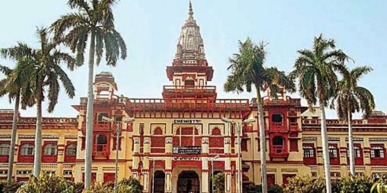 ಬನಾರಸ್‌ ವಿ.ವಿಯಲ್ಲಿ RSS ಧ್ವಜ ತೆರವುಗೊಳಿಸಿದ ಉಪ ಪ್ರಾಧ್ಯಾಪಕರ ವಿರುದ್ಧ ಕೇಸ್‌..!