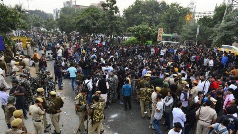 ಪಟ್ಟು ಬಿಡದೇ ಸಂಸತ್ತಿಗೆ ಜ್ಞಾಪಕ ಪತ್ರ ರವಾನಿಸಿದ ಜೆಎನ್‌ಯು ವಿದ್ಯಾರ್ಥಿಗಳು..