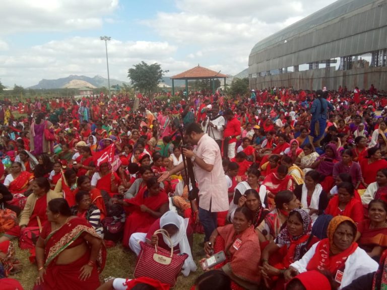 ಅಂಗನವಾಡಿಗಳಲ್ಲೇ LKG, UKG ಆರಂಭಿಸಿ: ಸಹಸ್ರಾರು ಮಹಿಳೆಯರ ಪ್ರತಿಭಟನೆಗೆ ಪೊಲೀಸರ ಅಡ್ಡಿ