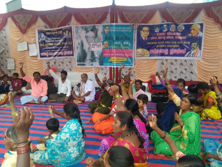 ಭೂಮಿ ವಸತಿಗಾಗಿ ಧರಣೆ 14ನೇ ದಿನಕ್ಕೆ: ತಿರುಗಿ ನೋಡದ ಸರ್ಕಾರ..