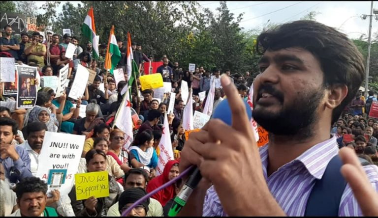 ಜೆಎನ್‌ಯು ದಾಳಿ ವಿರುದ್ಧ ಸಿಡಿದೆದ್ದ ಬೆಂಗಳೂರು: ಟೌನ್‌ಹಾಲ್‌ ಮುಂದೇ ಭಾರೀ ಪ್ರತಿಭಟನೆ…