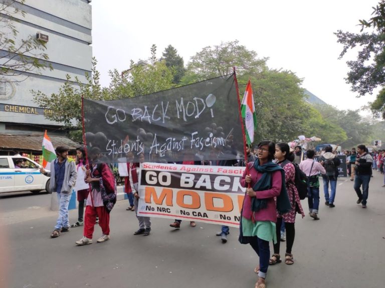 “ಗೋ ಬ್ಯಾಕ್‌ ಮೋದಿ” ಭಾರೀ ಪ್ರತಿಭಟನೆಗಳ ನಡುವೆ ಕೋಲ್ಕತ್ತಾಗೆ ಪಿಎಂ ಮೋದಿ ಆಗಮನ..