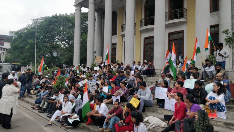 ಜೆಎನ್‌ಯು ವಿದ್ಯಾರ್ಥಿಗಳ ಪರವಾಗಿ ನಾವಿದ್ದೇವೆ: JNU ಹಿಂಸೆ ಖಂಡಿಸಿ ಬೆಂಗಳೂರಿನಲ್ಲಿ ಪ್ರತಿಭಟನೆ