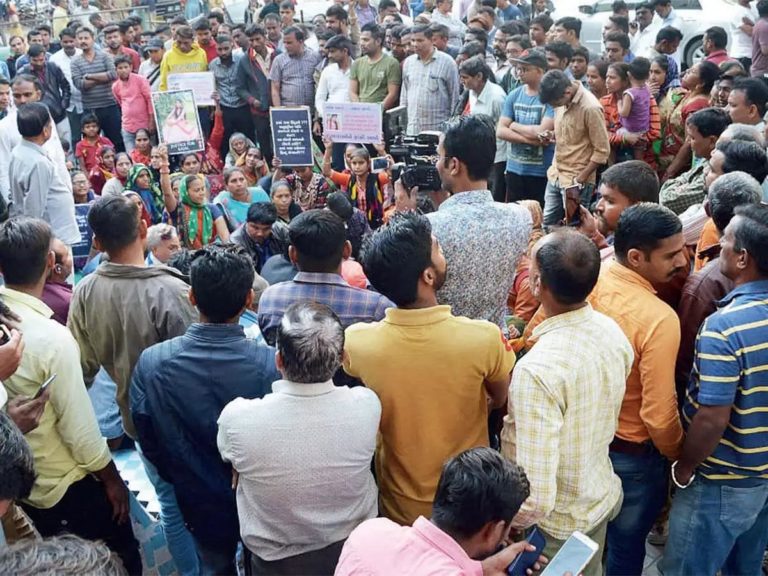 ಗುಜರಾತ್‌ ದಲಿತ ಬಾಲಕಿಯ ಸಾಮೂಹಿಕ ಅತ್ಯಾಚಾರ & ಕೊಲೆ… ಪೊಲೀಸ್‌ ನಿರ್ಲಕ್ಷ್ಯವೇ ಕಾರಣ.. ಭುಗಿಲೆದ್ದ ಆಕ್ರೋಶ
