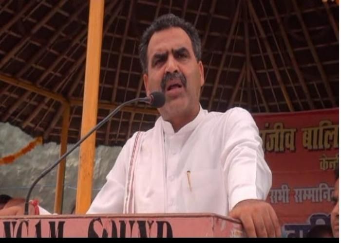 ನಿಮಗೆ ಇದೇ ಸರಿಯಾದ ಚಿಕಿತ್ಸೆ : ಜೆಎನ್‌ಯು, ಜಾಮಿಯ ವಿದ್ಯಾರ್ಥಿಗಳಿಗೆ ಬೆದರಿಕೆ ಹಾಕಿದ ಕೇಂದ್ರ ಸಚಿವ..