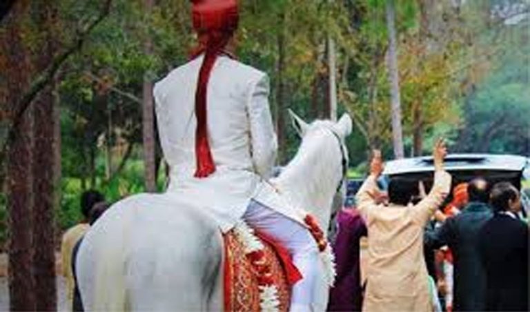 ಗುಜರಾತ್: ದಲಿತ ಸೈನಿಕನ ವಿವಾಹ ಮೆರವಣಿಗೆಗೆ ಕಲ್ಲು ತೂರಾಟ…!!