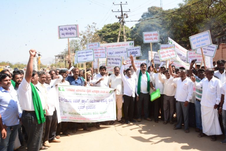 ಎತ್ತಿನಹೊಳೆ ಯೋಜನೆಗೆ 15 ಹಳ್ಳಿಗಳ ಮುಳುಗಡೆ  ಗ್ರಾಮಸ್ಥರ ಗೋಳು ಕೇಳೋರೇ ಇಲ್ಲ