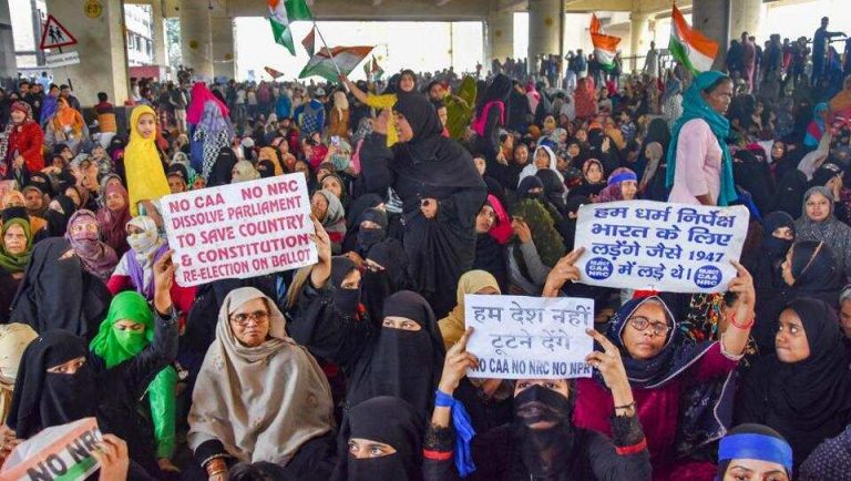 CAA, NRC ರದ್ದಿಗೆ, ಮೀಸಲಾತಿ ಮೂಲಭೂತ ಹಕ್ಕಿಗೆ ಭೀಮ್‌ ಆರ್ಮಿ ಬಂದ್‌‌ ಕರೆ: ದೆಹಲಿ ರಸ್ತೆಗಳನ್ನು ಮುಚ್ಚಿದ ಮಹಿಳೆಯರು