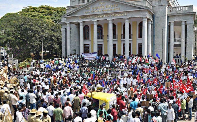 ಟೌನ್ ಹಾಲ್ ಹೊರಗೆ ಯಾವುದೇ ಪ್ರತಿಭಟನೆ ನಡೆಸುವಂತಿಲ್ಲ…!!