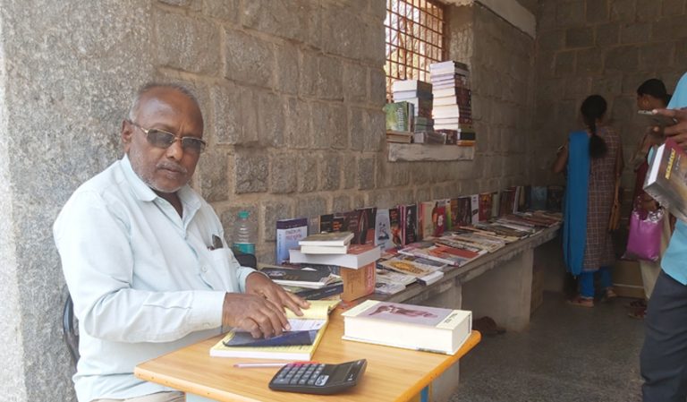 ಕನ್ನಡ ಪುಸ್ತಕಾಲಯದ ನಡೆದಾಡುವ ಪುಸ್ತಕ ಬಿ.ಆರ್ ತುಬಾಕಿ