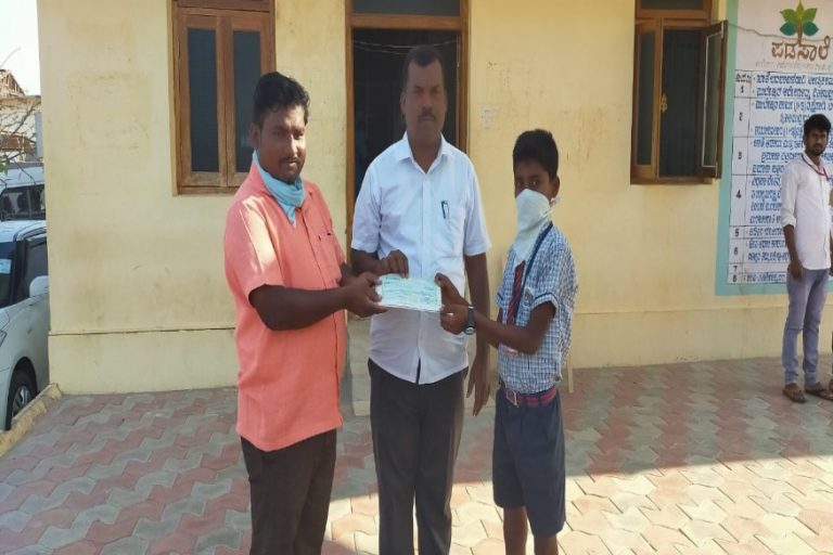 ಕೊರೊನಾ ವಿರುದ್ಧದ ಹೋರಾಟಕ್ಕೆ ಕೂಡಿಟ್ಟಿದ್ದ 3500/- ಹುಂಡಿ ಹಣ ದೇಣಿಗೆ ಕೊಟ್ಟ ಬಾಲಕ