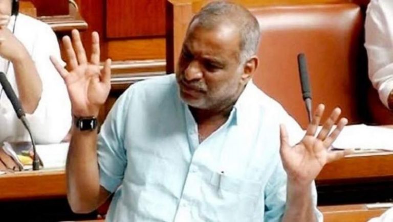 ಕೊರೊನಾ ನಿಭಾಯಿಸಲು ತುಮಕೂರಿನಲ್ಲಿ ಸಚಿವ ಮಾಧುಸ್ವಾಮಿಯವರೇ ಕಾಣುತ್ತಿಲ್ಲ…