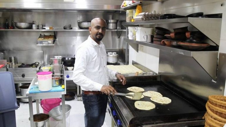 ನೋಟು ನಿಷೇಧದಿಂದ ಉದ್ಯಮಿಯೊಬ್ಬ ಟೀ ಮಾರುವ ಪರಿಸ್ಥಿತಿಗೆ ಬಂದ ಕಥೆ…