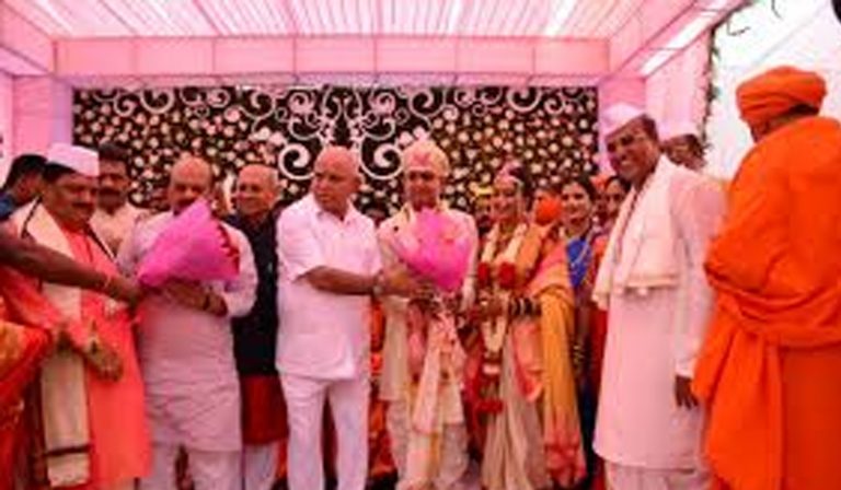 ಮದುವೆಗಳನ್ನು ಮುಂದೂಡಲು ಆದೇಶಿಸಿ ತಾನೇ ಭವ್ಯ ಮದುವೆಯಲ್ಲಿ ಪಾಲ್ಗೊಂಡ ಸಿಎಂ ಯಡಿಯೂರಪ್ಪ!