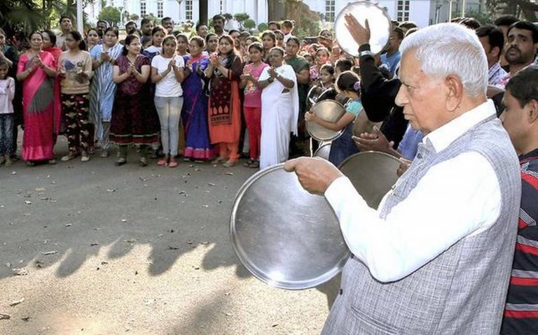 ಚಪ್ಪಾಳೆ ಬದಲು ಜಾಗಟೆ, ದೀಪದ ಬದಲು ದೊಂದಿಗಳು : ಇದು ಯಾರ ಮುರ್ಖತನ?