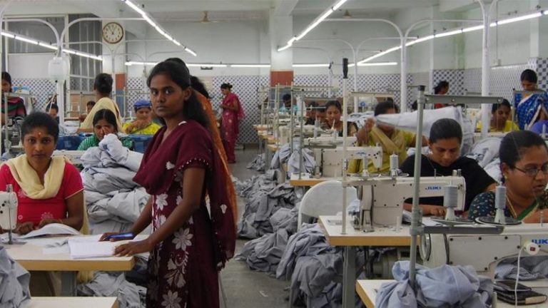 12 ಗಂಟೆಗಳ ಕೆಲಸ ಕಾನೂನುಬದ್ಧ: ಕೊರೋನ ಹೆಸರಲ್ಲಿ ಕಾರ್ಮಿಕರಿಗೆ ಮೋದಿ ಸರಕಾರದ ಮೋಸ