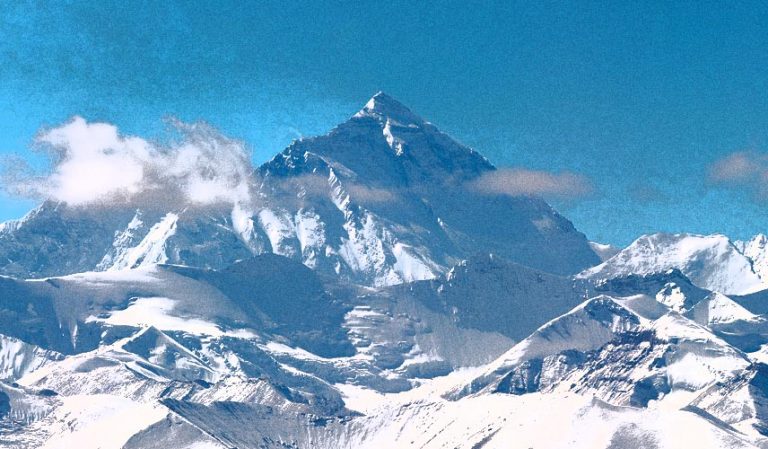 ಬಿಳಿಯಾನೆಯಂತಹ ಬೆಟ್ಟಗಳು – ಕಥೆ: ಅರ್ನೆಸ್ಟ್ ಹೆಮಿಂಗ್ವೆ, ಕನ್ನಡಕ್ಕೆ: ಮಂಜುನಾಥ ಚಾರ್ವಾಕ