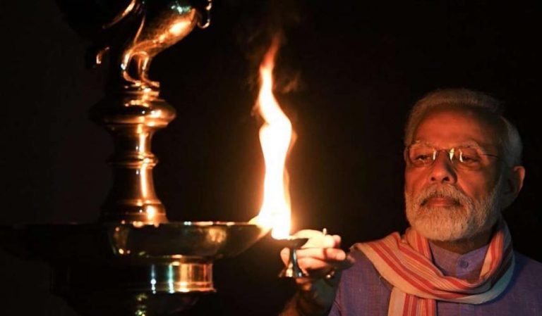 ಚಪ್ಪಾಳೆ, ಕ್ಯಾಂಡಲ್ ರಾತ್ರಿ ಮತ್ತು ‘ಬಲ’ವಾದ ಹುನ್ನಾರ : ಅರ್ಥ ಮಾಡಿಕೊಳ್ಳಲೇಬೇಕಾದ ಸತ್ಯವೊಂದಿದೆ