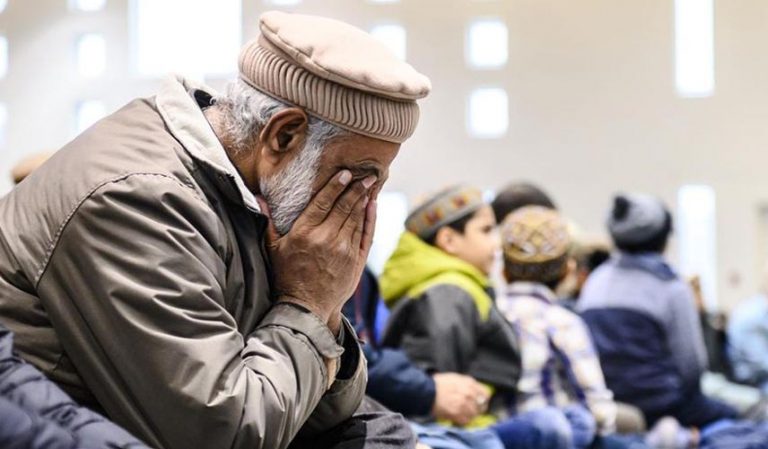 `ವೈರಸ್’ ಕಾರಣಕ್ಕೆ ಹೊರಗಿಟ್ಟ ಸಾಬರನ್ನು ಬಿಟ್ಟು ಬದುಕೀತೇ ನಮ್ಮೂರು?