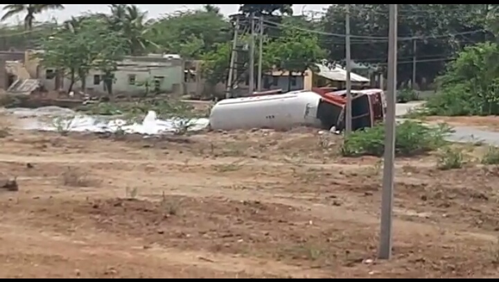 ತುಮಕೂರು: ಗ್ಯಾಸ್ ಸೋರಿಕೆ ಭಯದಿಂದ ಗ್ರಾಮ ತೊರೆಯುತ್ತಿರುವ ಜನರು