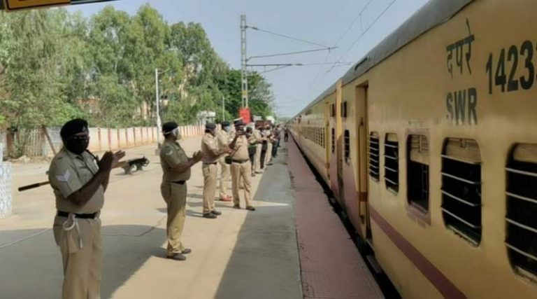 ವಲಸೆ ಕಾರ್ಮಿಕರ ರೈಲು ಪ್ರಯಾಣದ ಶುಲ್ಕ ಪಾವತಿಗೆ ಕೇಂದ್ರದ ಸೂಚನೆ: ವಿರೋಧ ಪಕ್ಷಗಳ ಆಕ್ಷೇಪ