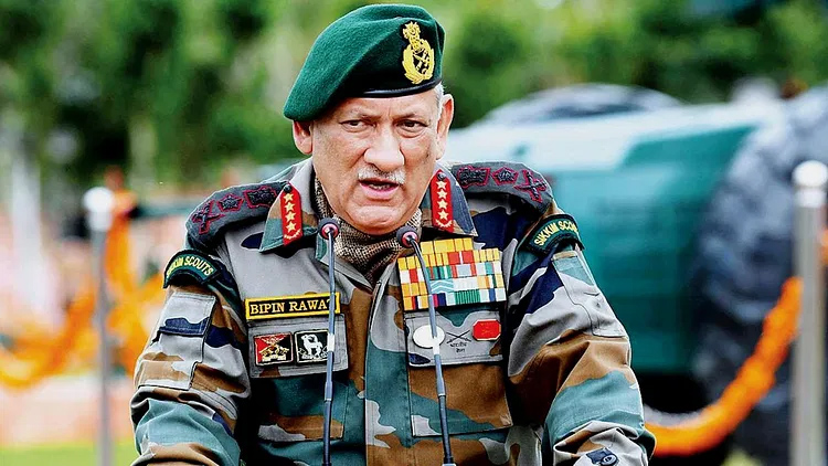 ಸೇನಾ ಮುಖ್ಯಸ್ಥರುಗಳ ಜೊತೆ ರಕ್ಷಣಾ ಪಡೆ ಮುಖ್ಯಸ್ಥರಾದ ‘ಜನರಲ್ ಬಿಪಿನ್ ರಾವತ್’ ಪತ್ರಿಕಾಗೋಷ್ಟಿ