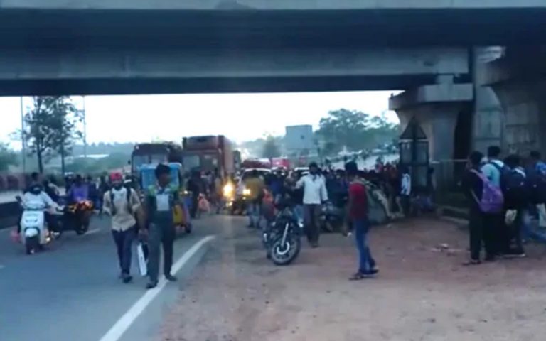 2 ದಿನದಿಂದ ಊಟವಿಲ್ಲ, ದಯವಿಟ್ಟು ನಮ್ಮೂರಿಗೆ ಕಳಿಸಿಬಿಡಿ : ವಲಸೆ ಕಾರ್ಮಿಕರ ಅಳಲು