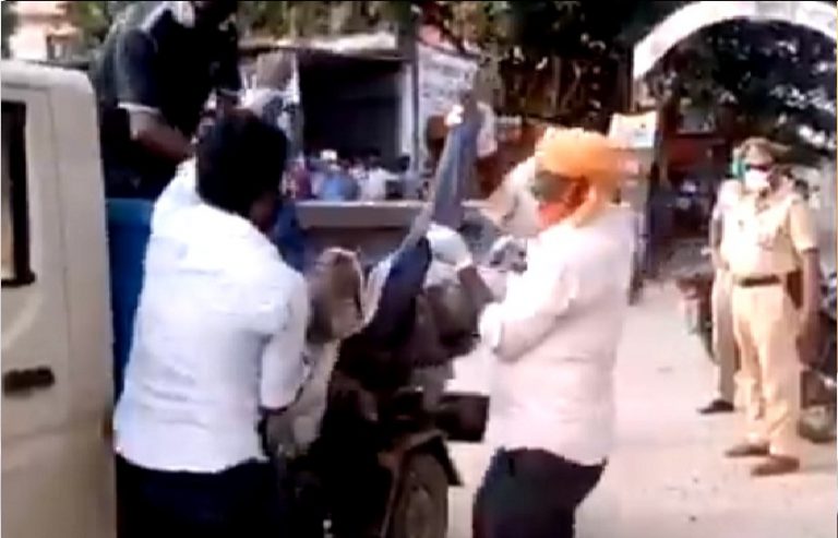 ಉತ್ತರ ಪ್ರದೇಶದಲ್ಲಿ ಹೀಗೊಂದು ಅಮಾನವೀಯ ಘಟನೆ; ಕಸದ ವಾಹನದಲ್ಲಿ ಶವ ಸಾಗಾಟ