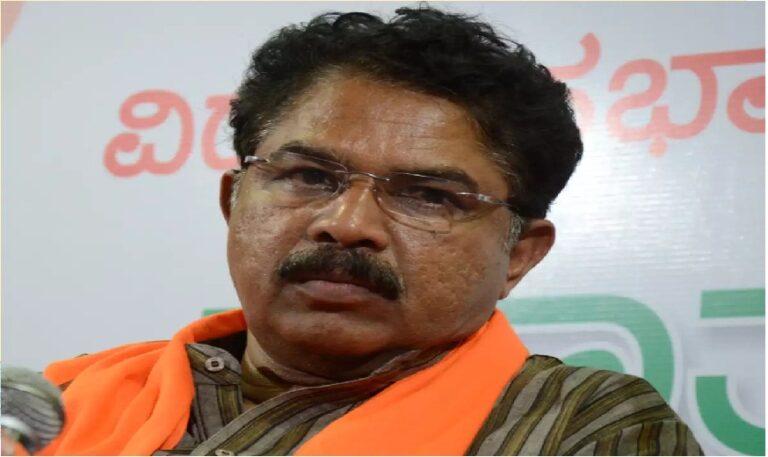 ಕೊರೊನಾ ಸೋಂಕಿತರನ್ನು ವಿಲನ್ ಗಳಂತೆ ನೋಡಬೇಡಿ: ಸಚಿವ ಆರ್. ಅಶೋಕ್