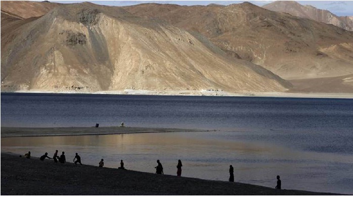 ಪ್ಯಾಂಗೊಂಗ್ ತ್ಸೊದಲ್ಲಿ ಹೆಲಿಪ್ಯಾಡ್ ಹಾಗೂ ಸೈನ್ಯವನ್ನು ಒಟ್ಟುಗೂಡಿಸುತ್ತಿರುವ ಚೀನಾ