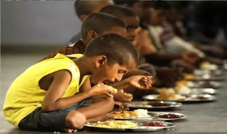 ಲಾಕ್‌ಡೌನ್‌ನಿಂದಾಗಿ ಮಕ್ಕಳಿಗೆ ಸಿಗುತ್ತಿಲ್ಲ ಪೌಷ್ಠಿಕ ಆಹಾರ: ಅಂಗನವಾಡಿ, ಬಿಸಿಯೂಟ ನೌಕರರ ಗೋಳು ಕೇಳುವವರಿಲ್ಲ
