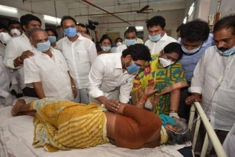 ವಿಶಾಖಪಟ್ನಂ ಅನಿಲ ದುರಂತ: ನಿಲ್ಲದ ಸಾವಿನ ಸರಣಿ – ಕಳಪೆ ಆರೋಗ್ಯ ವ್ಯವಸ್ಥೆ ವಿರುದ್ಧ ದೂರು