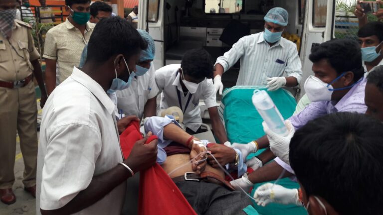 ಜಮೀನು ವ್ಯಾಜ್ಯ; ನಿವೃತ್ತ ಶಿಕ್ಷಕನಿಂದ ಚಾಕು ಇರಿತ; ತಹಶೀಲ್ದಾರ್ ಸಾವು