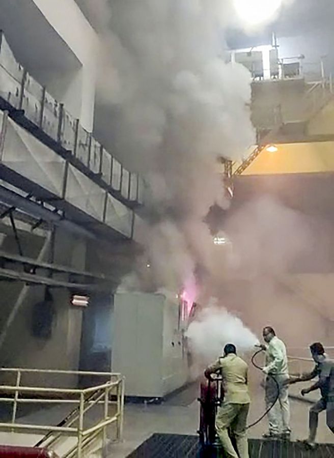 ತೆಲಂಗಾಣದ ಹೈಡ್ರೋಕ್ಲೋರಿಕ್ ಸ್ಥಾವರದಲ್ಲಿ ಬೆಂಕಿ: 9 ಜನರು ಮೃತ!