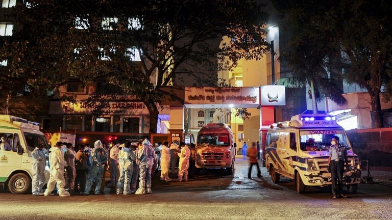 ಕಿಮ್ಸ್ ನಲ್ಲಿ ಆಮ್ಲಜನಕ ವಿತರಣೆ ಕೊರತೆ: ರೋಗಿಗಳು ಬೆಂಗಳೂರಿನ ವಿವಿಧ ಆಸ್ಪತ್ರೆಗಳಿಗೆ ದಾಖಲು