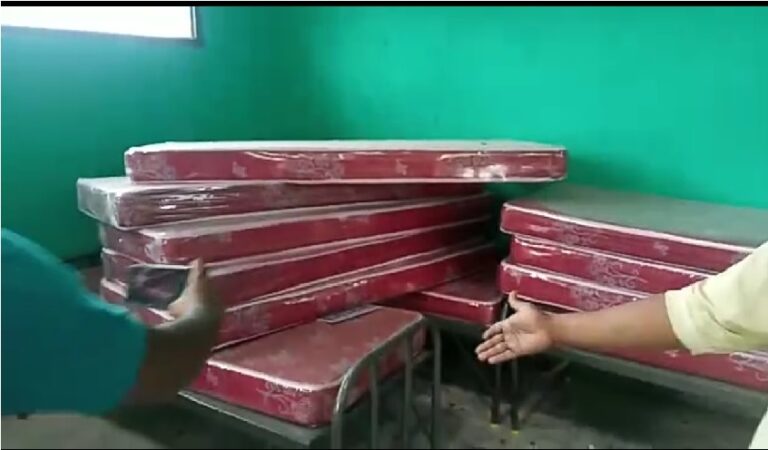 ತುಮಕೂರಿನ ಕೋವಿಡ್‌ಕೇರ್ ಕೇಂದ್ರದಲ್ಲಿ ಮೂಲಸೌಕರ್ಯದ ಕೊರತೆ – ಸೋಂಕಿತರ ಆರೋಪ