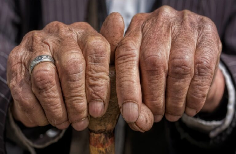 ವೃದ್ಧರಿಗೆ ಸಮಯಕ್ಕೆ ಸರಿಯಾಗಿ ಪಿಂಚಣಿ ಹಾಗೂ ವೃದ್ಧಾಶ್ರಮದಲ್ಲಿರುವವರಿಗೆ ಮಾಸ್ಕ್ ಮತ್ತು ಪಿಪಿಇ ವಿತರಿಸಿ: ಸುಪ್ರೀಂ ಕೋರ್ಟ್