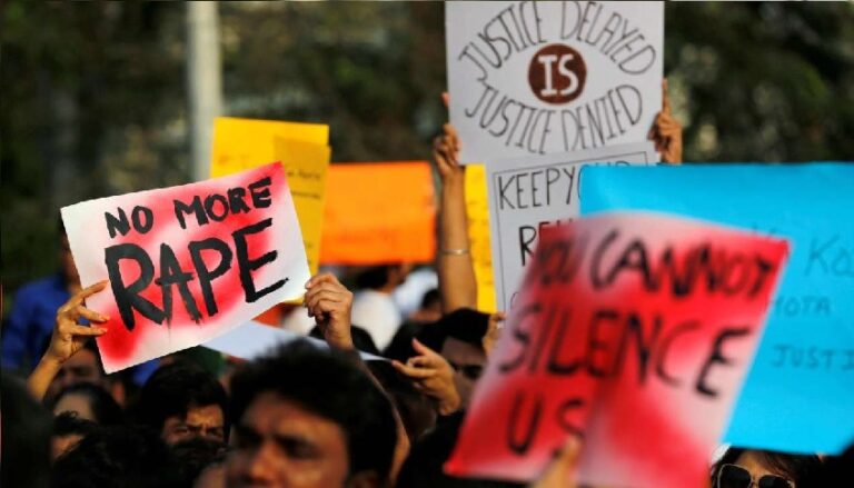 ಹತ್ರಾಸ್‌‌ ಅತ್ಯಾಚಾರ: ಸಂತ್ರಸ್ಥೆಯ ತಂದೆಗೆ ಧಮಕಿ ಹಾಕುತ್ತಿರುವ ಜಿಲ್ಲಾಧಿಕಾರಿ ವಿಡಿಯೋ ವೈರಲ್‌