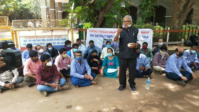 490 ಉದ್ಯೋಗಿಗಳನ್ನು ಕೆಲಸದಿಂದ ತೆಗೆದ ಜಿಂದಾಲ್: ವಿವಿಧ ಸಂಘಟನೆಗಳಿಂದ ಪ್ರತಿಭಟನೆ