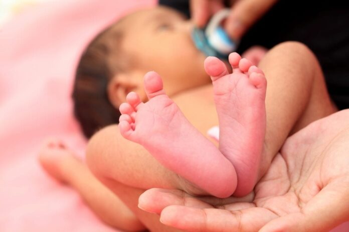 ಬೆಂಗಳೂರು: ಕೊರೊನಾವನ್ನು ಗೆದ್ದುಬಂದ 980 ಗ್ರಾಂ ತೂಕದ ನವಜಾತ ಹೆಣ್ಣುಮಗು!